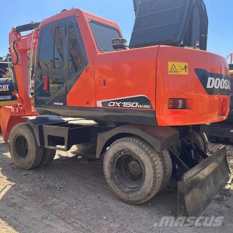 Doosan DX150W Колесни екскаватори