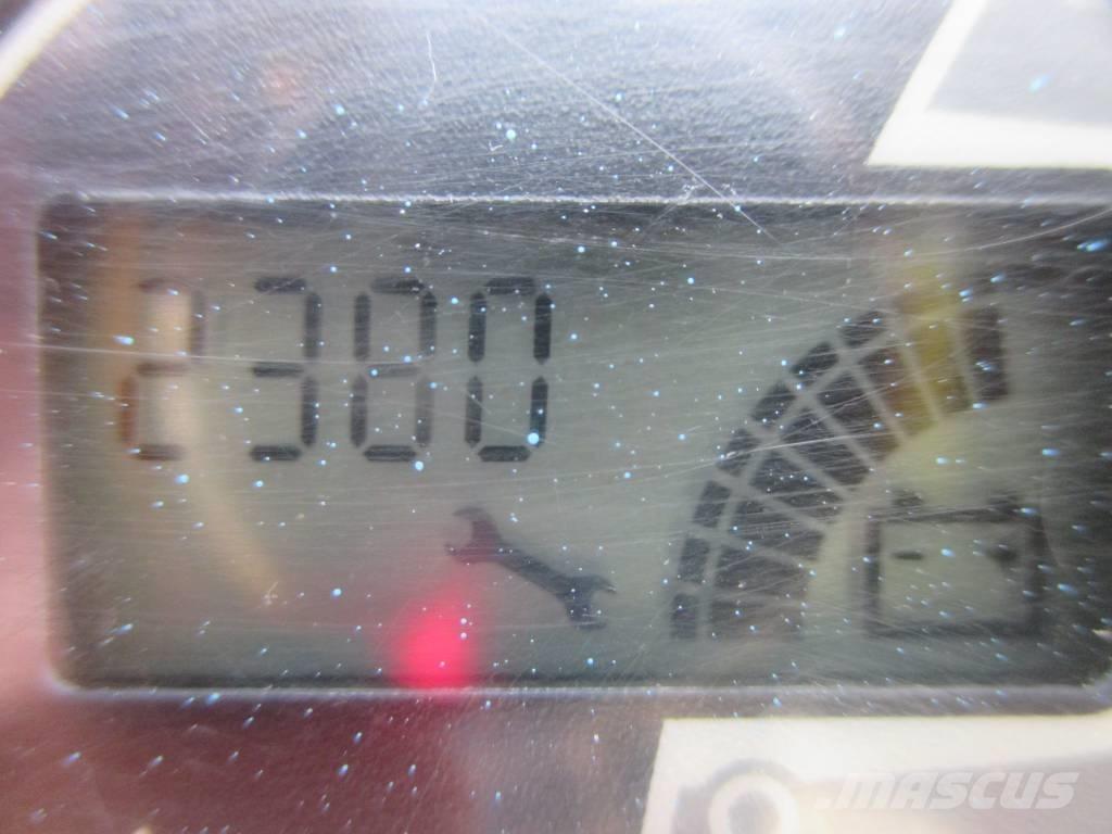 JLG Toucan 8 E Вертикални мачтови повдигачи
