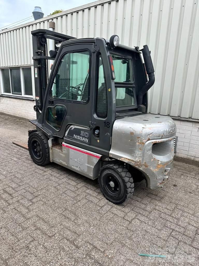 Nissan FDG02E7 Вилични кари-повдигачи - други