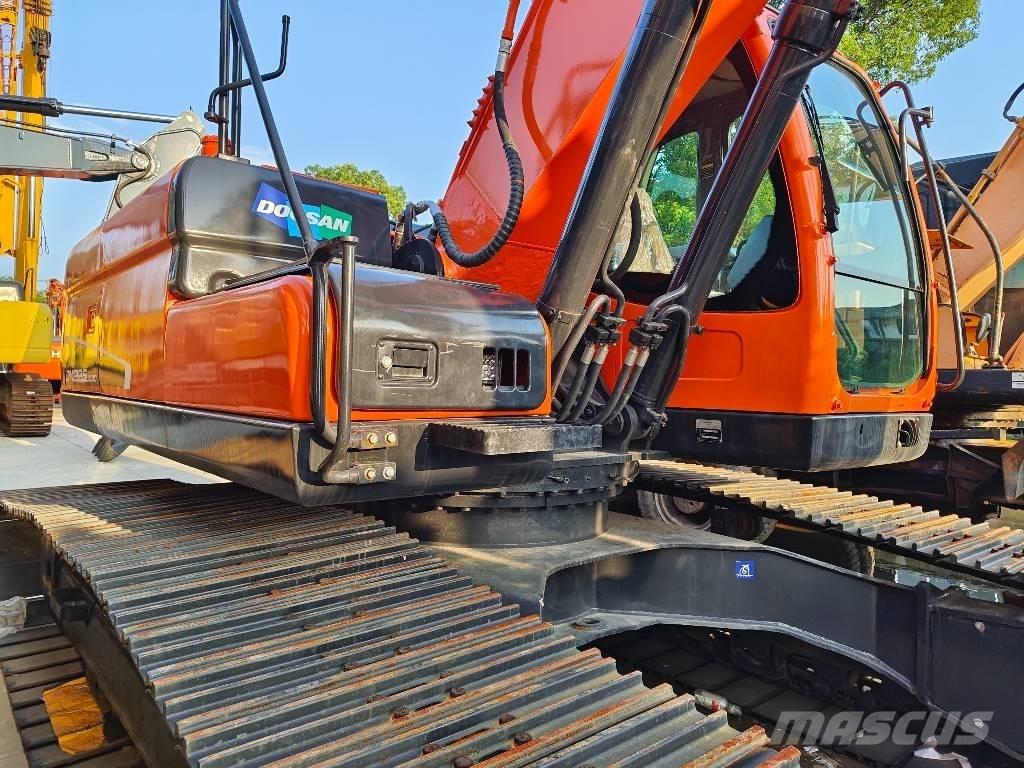 Doosan DX 225 LC Верижен екскаватор