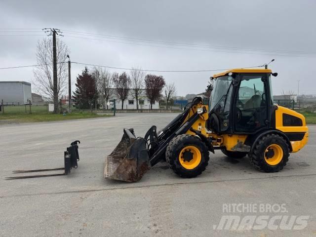 JCB 406 Колесни товарачи