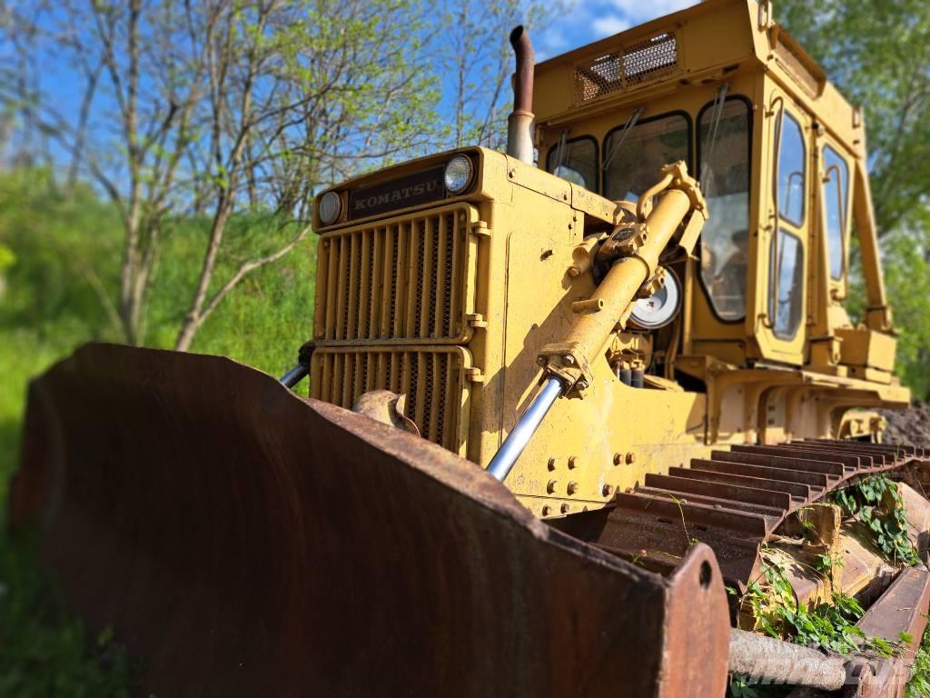 Komatsu D85A Верижни булдозери
