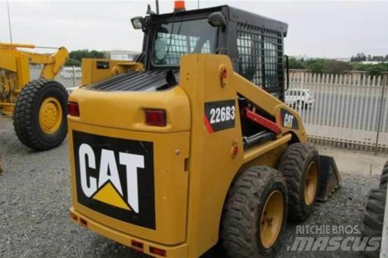 CAT 226B3 Други