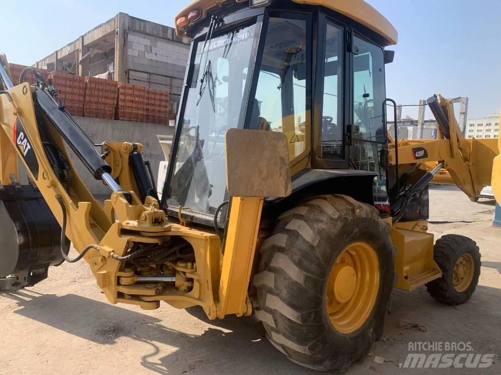 CAT 420 F Товарач със заден ексватор