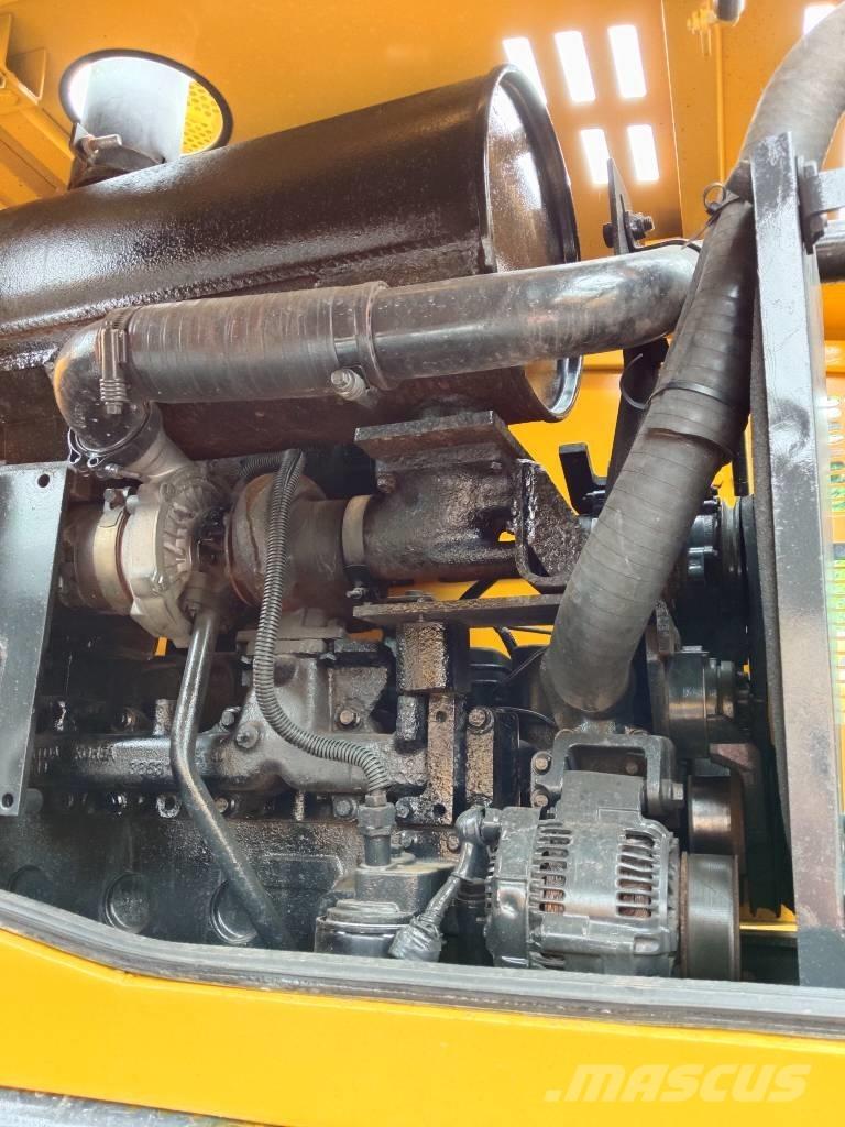 Komatsu WA 320 Колесни товарачи