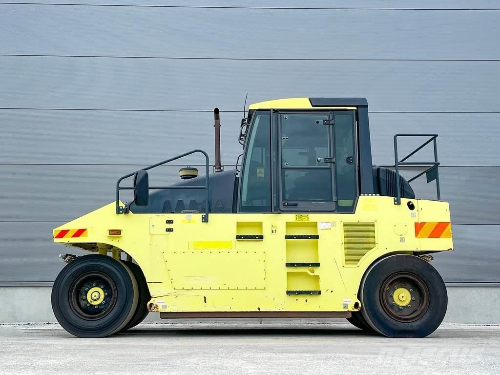 Ammann AP 240 Пневматични гумени  ролки

