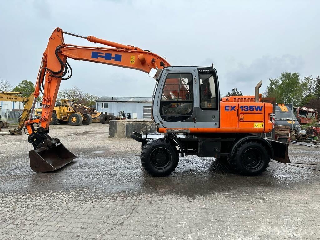 Hitachi EX135W Колесни екскаватори