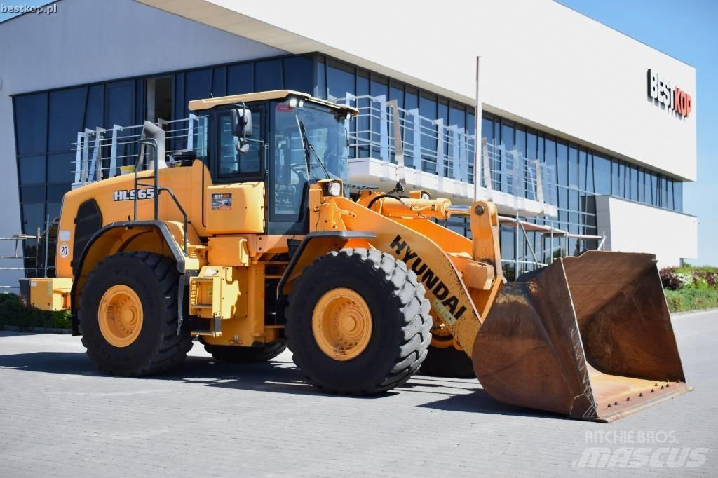 Hyundai HL 965 Колесни товарачи
