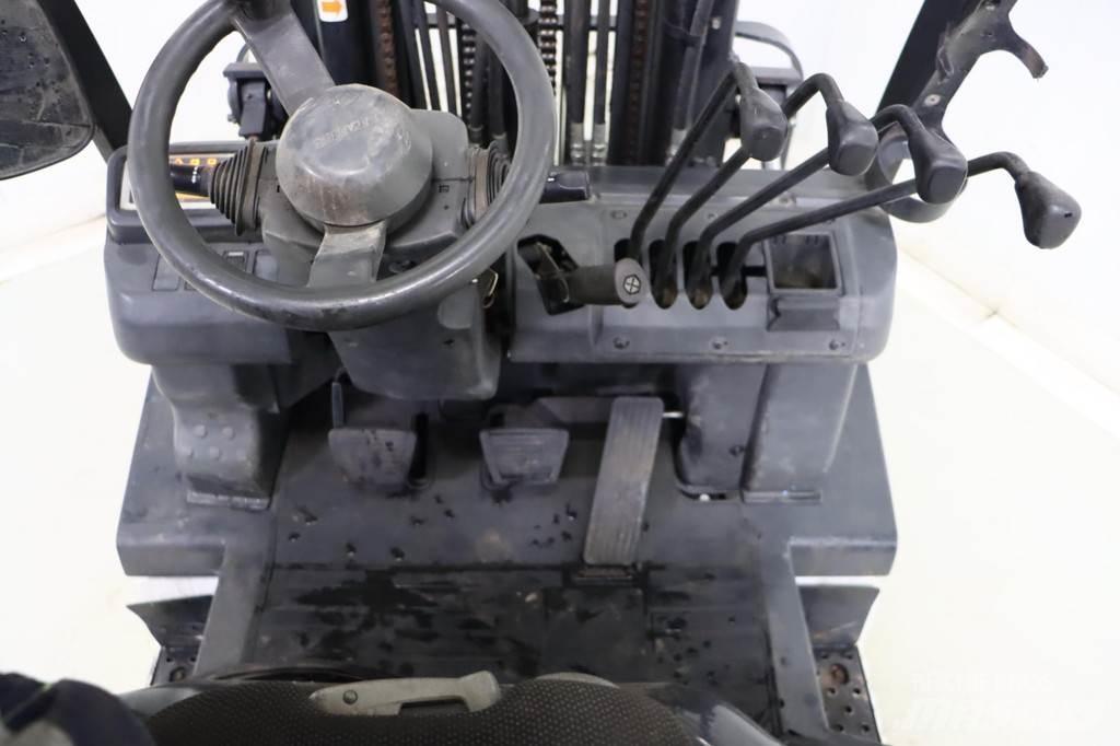 Nissan U1D2A20LQ Камиони с АГУ