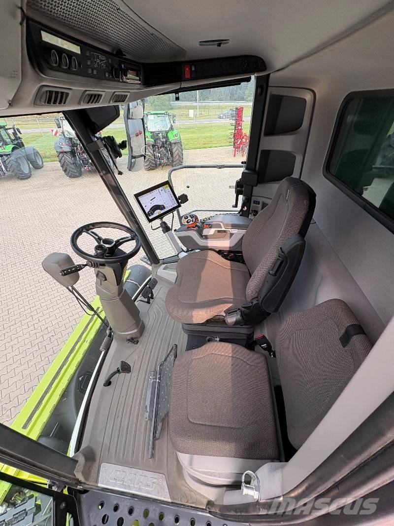 CLAAS TRION 750 Комбайни
