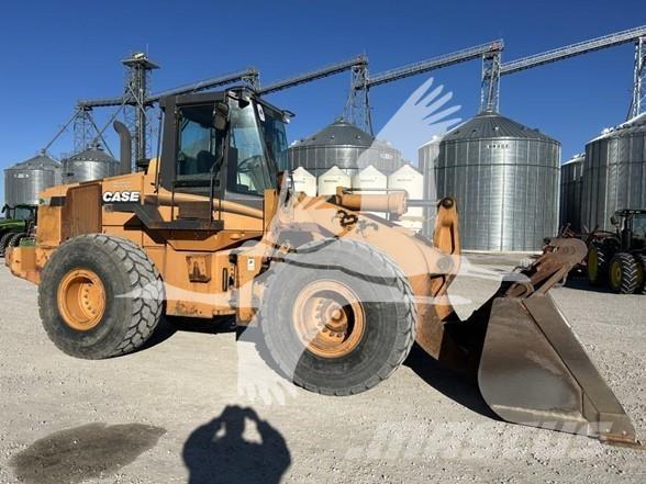 CASE 821C Колесни товарачи