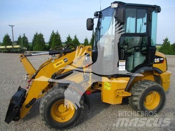 CAT 903D Колесни товарачи