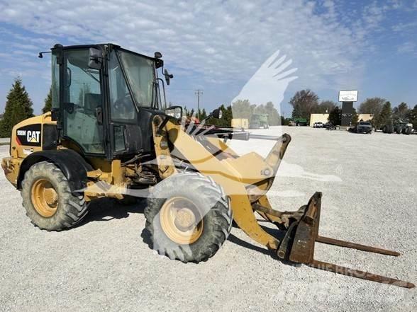 CAT 908M Колесни товарачи