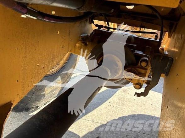 CAT 920 Колесни товарачи