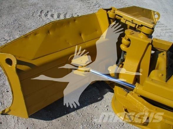 CAT D3G XL Верижни булдозери
