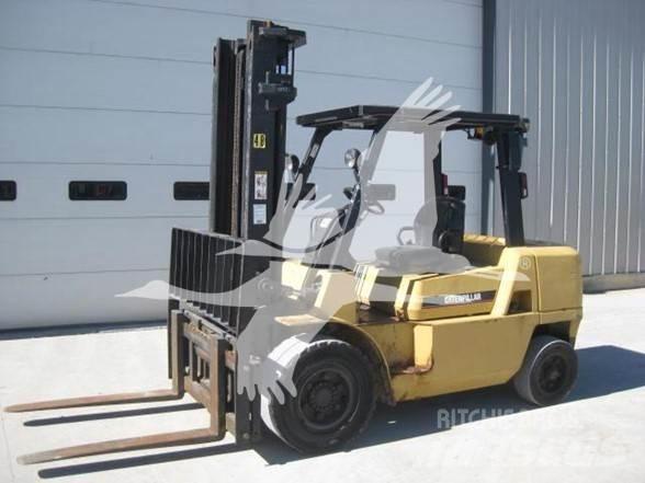 CAT DP40KL Дизелови камиони