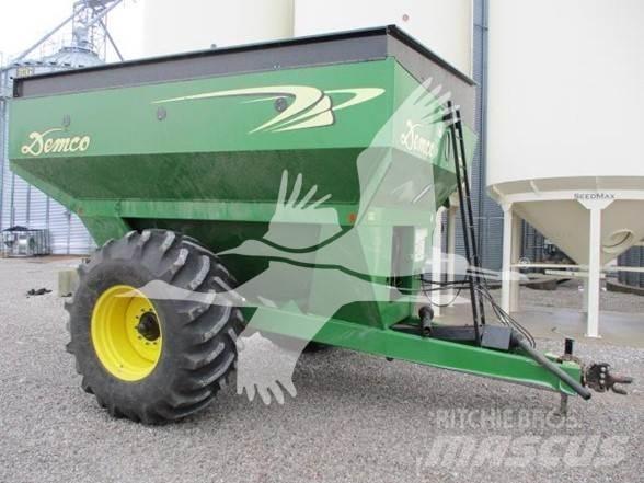 Demco 750 Ремаркета за зърно / силаж
