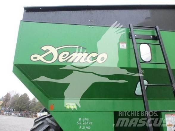 Demco 750 Ремаркета за зърно / силаж
