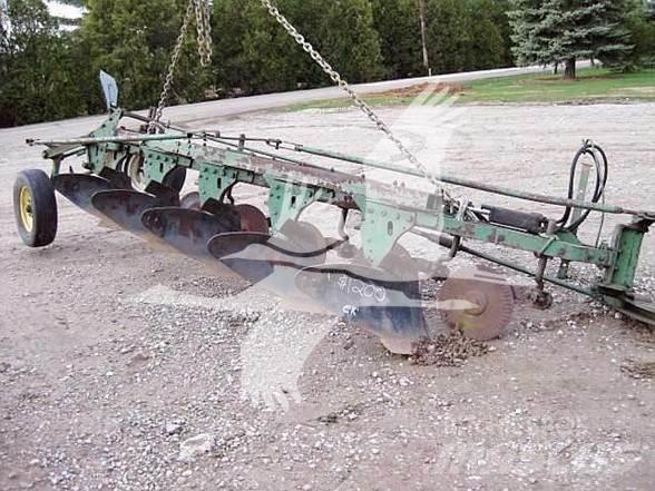 John Deere 514 Реверсивни плугове