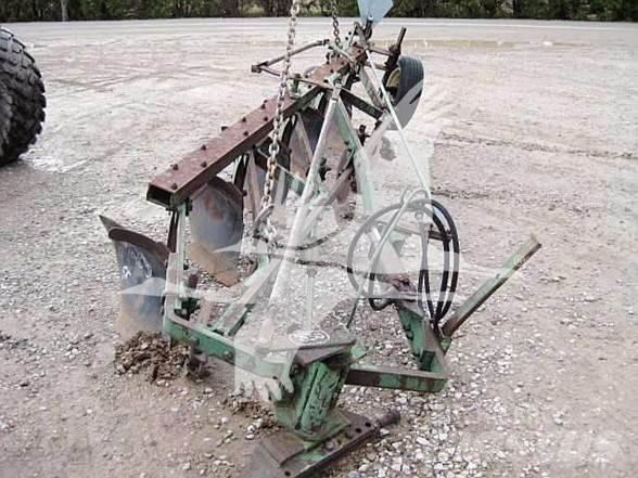 John Deere 514 Реверсивни плугове