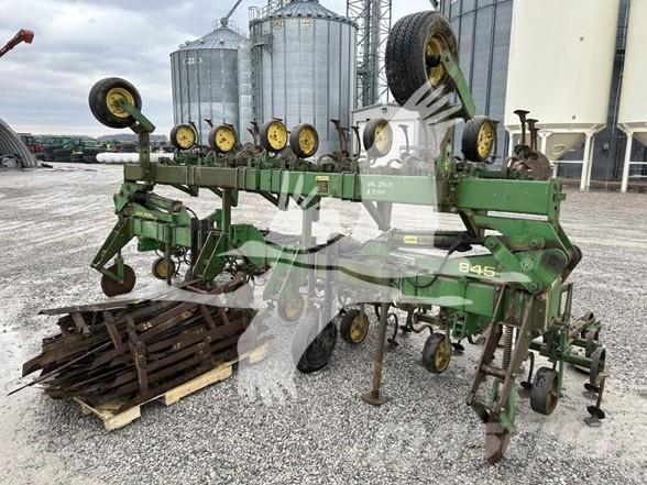 John Deere 845 Култиватори за редови култури
