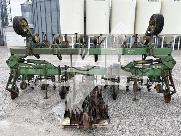 John Deere 845 Култиватори за редови култури
