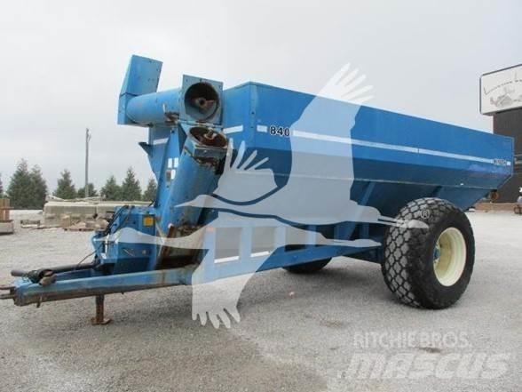 Kinze 840 Ремаркета за зърно / силаж
