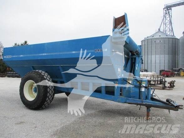 Kinze 840 Ремаркета за зърно / силаж
