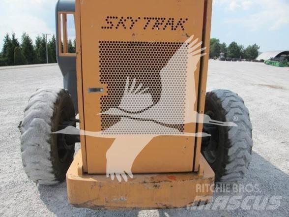 SkyTrak 8042 Телескопични товарачи