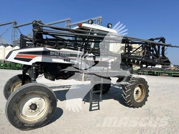 SpraCoupe 4450 Самоходни пръскачки
