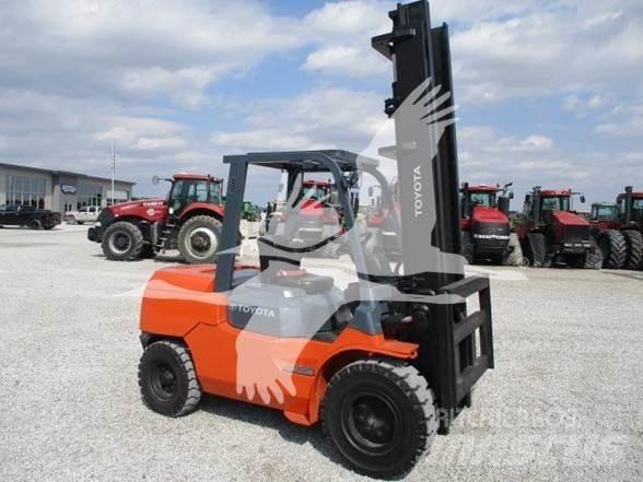 Toyota 7FDU45 Дизелови камиони