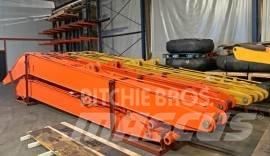 Doosan DX 225 LRA Товарачи със заден ескаватор