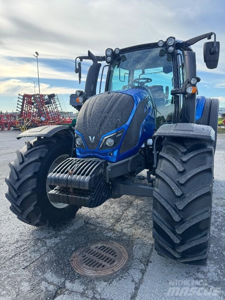 Valtra N 124 Трактори