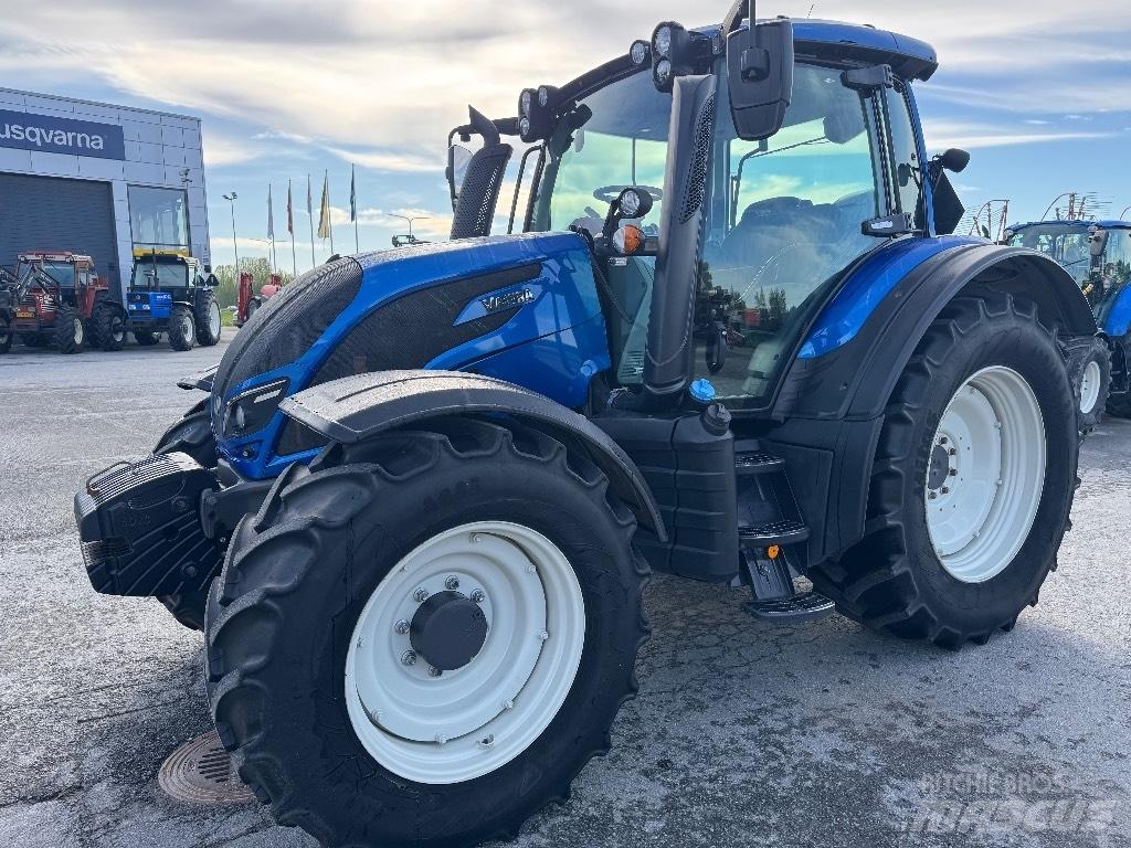 Valtra N 124 Трактори