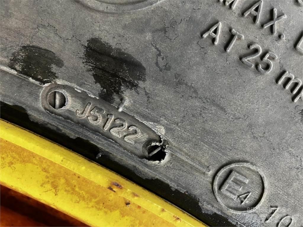 BKT 270/95R32 Колелета/Гуми