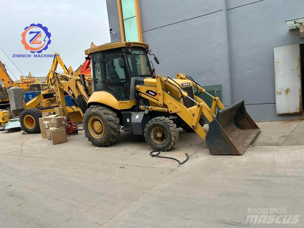 CAT 420 F Товарач със заден ексватор