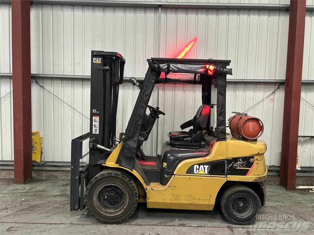 CAT GP35NT Камиони с АГУ