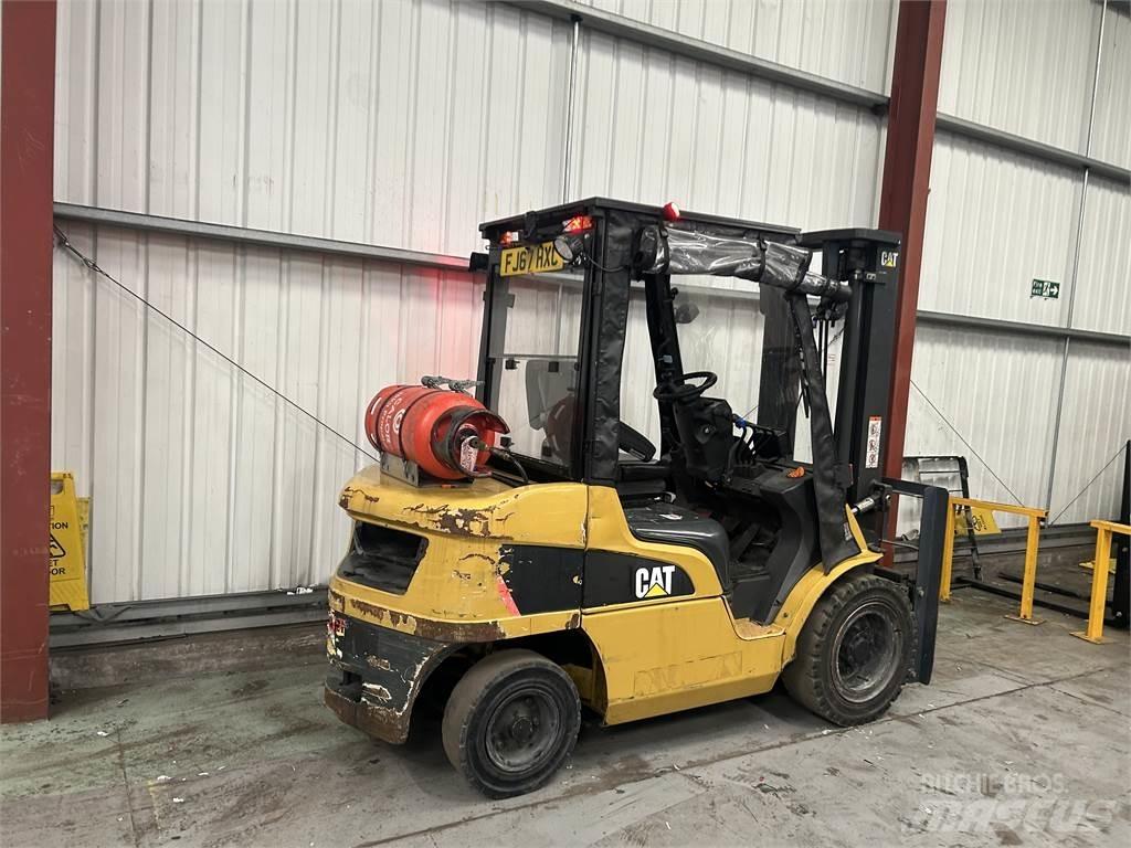 CAT GP35NT Камиони с АГУ