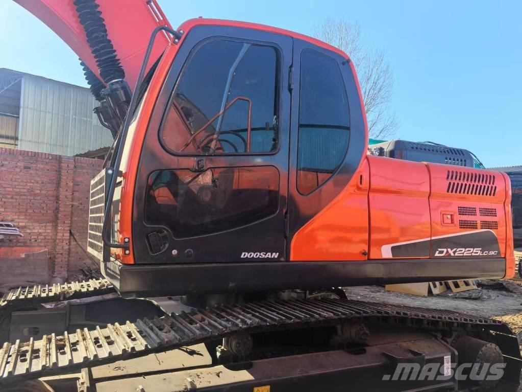 Doosan DX 225 LC Верижен екскаватор