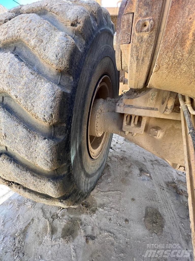 CAT 988 G Колесни товарачи