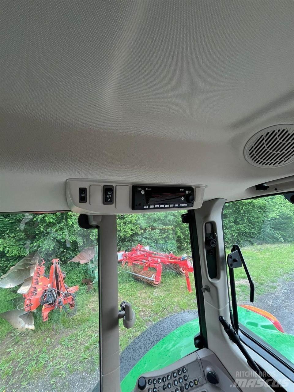 John Deere 6120M Трактори