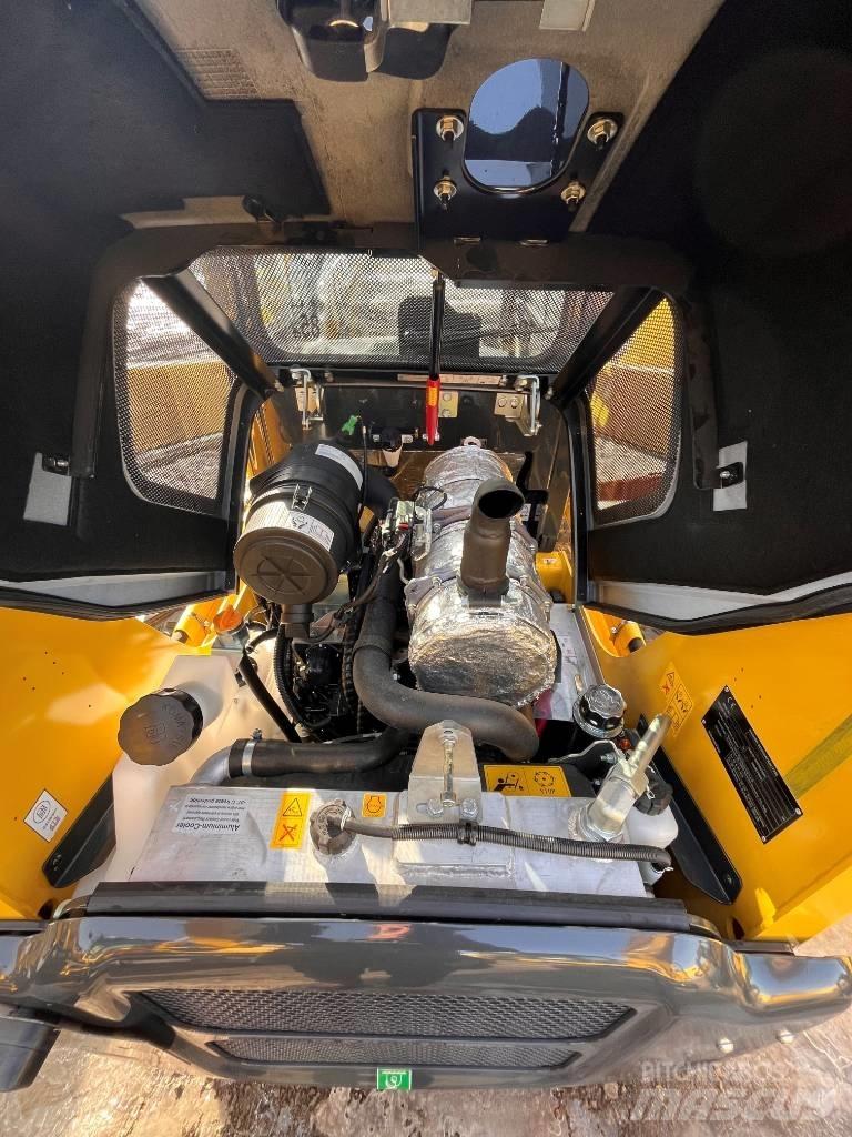 Komatsu SK815-8 Мини товарачи
