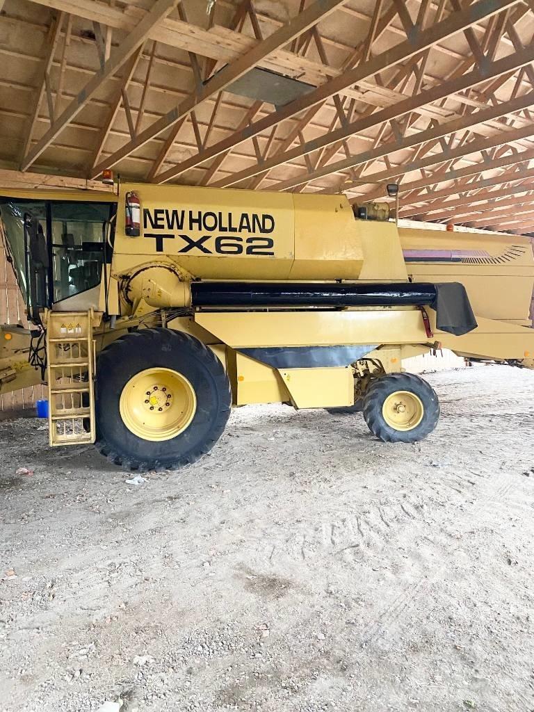 New Holland TX 62 Комбайни