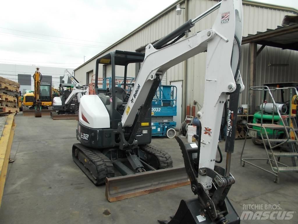 Bobcat E32i Мини екскаватори < 7 т