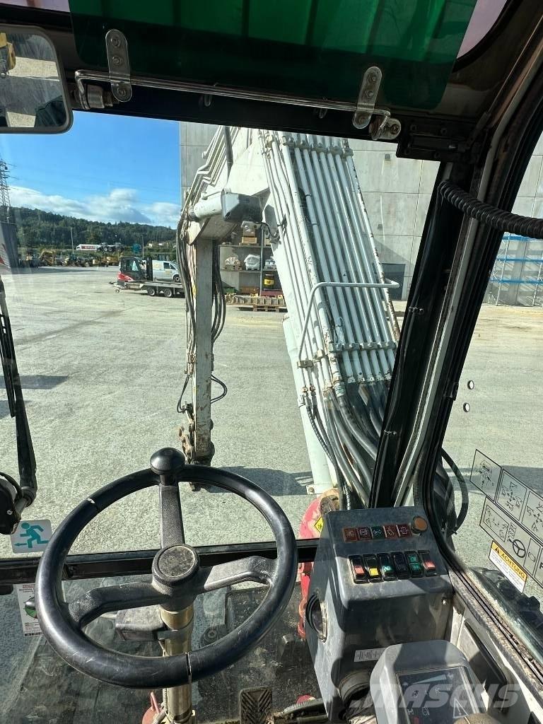 Takeuchi TB 175 W Колесни екскаватори