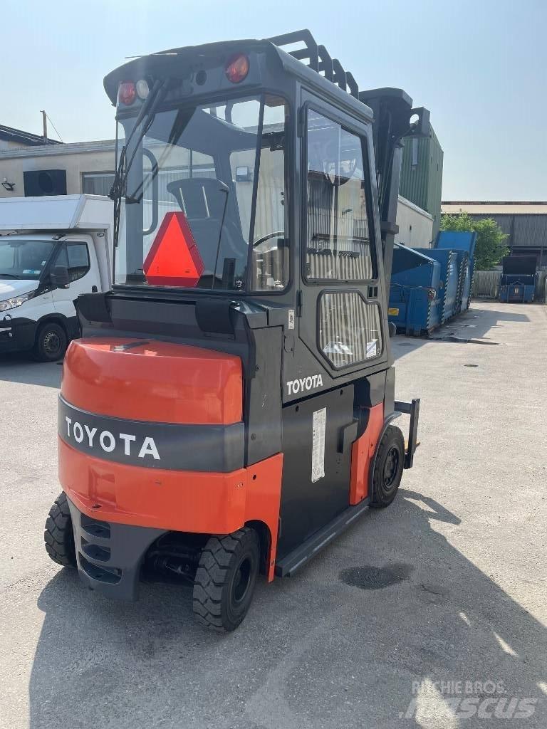 Toyota 7FBMF30 Електрически вилични кари-повдигачи