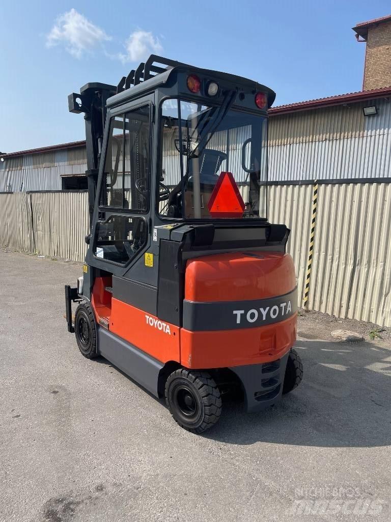 Toyota 7FBMF30 Електрически вилични кари-повдигачи
