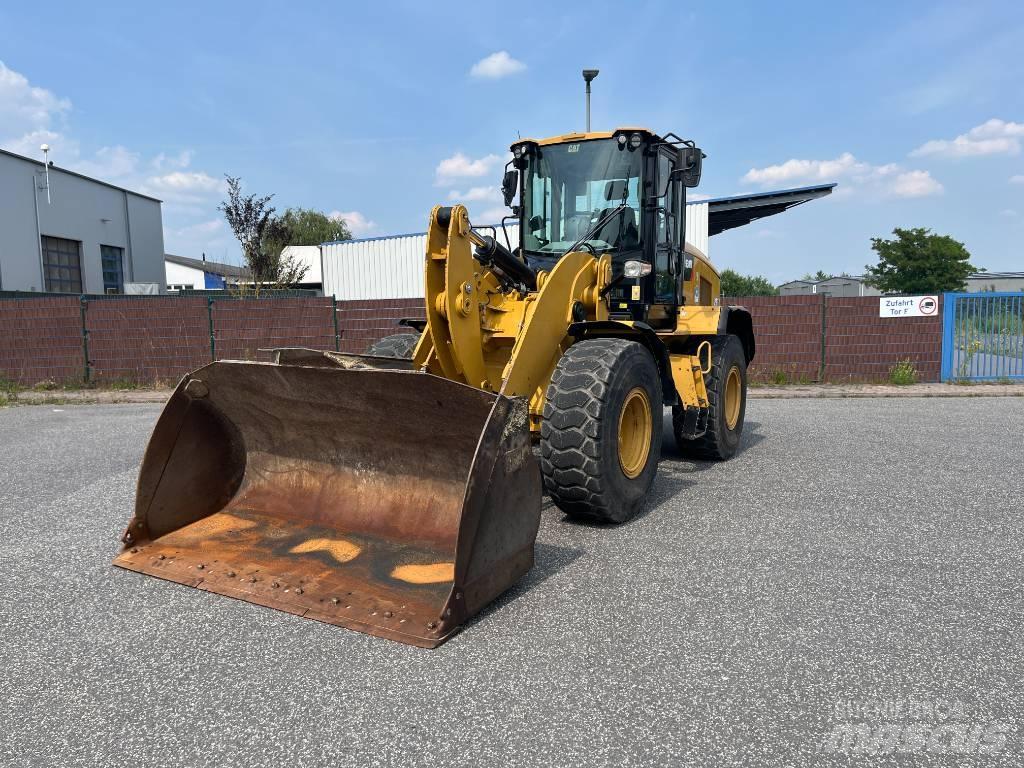 CAT 930M Колесни товарачи