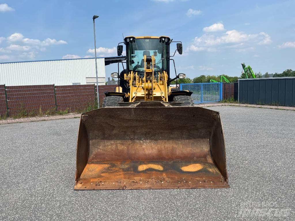 CAT 930M Колесни товарачи