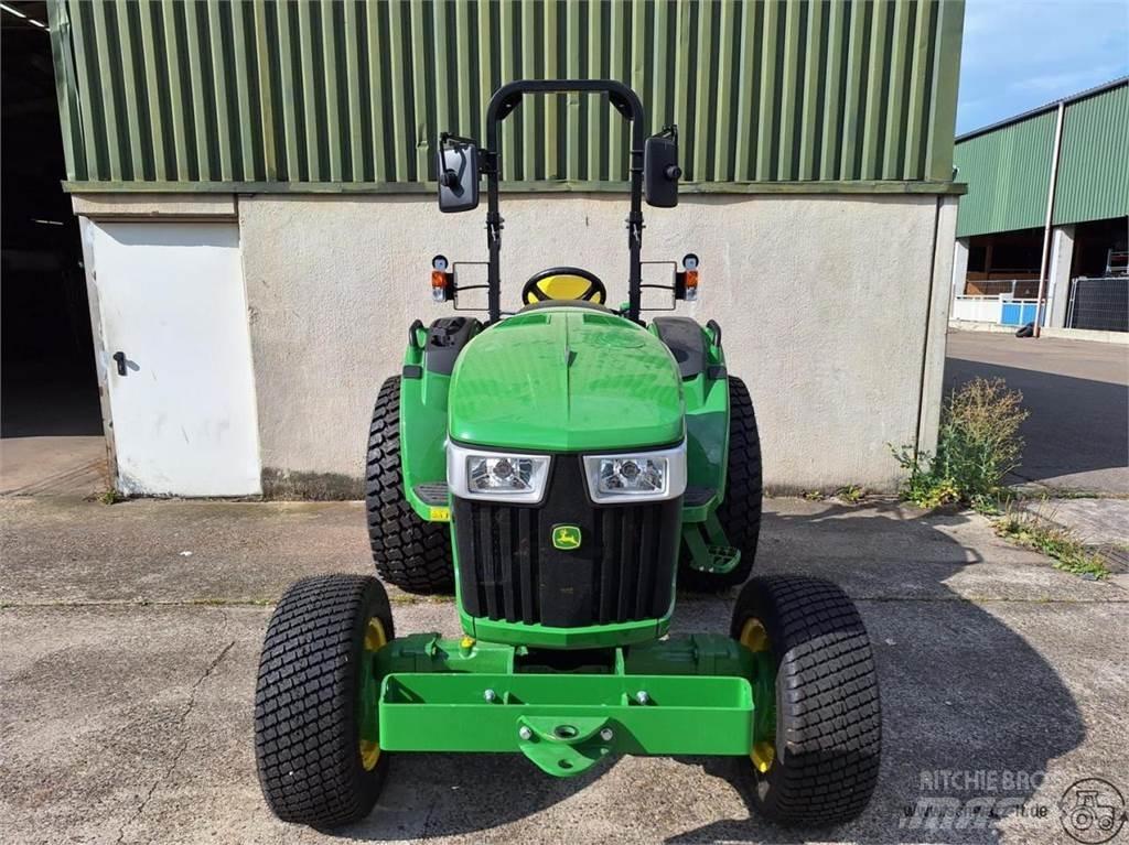John Deere 4052M Компактни трактори